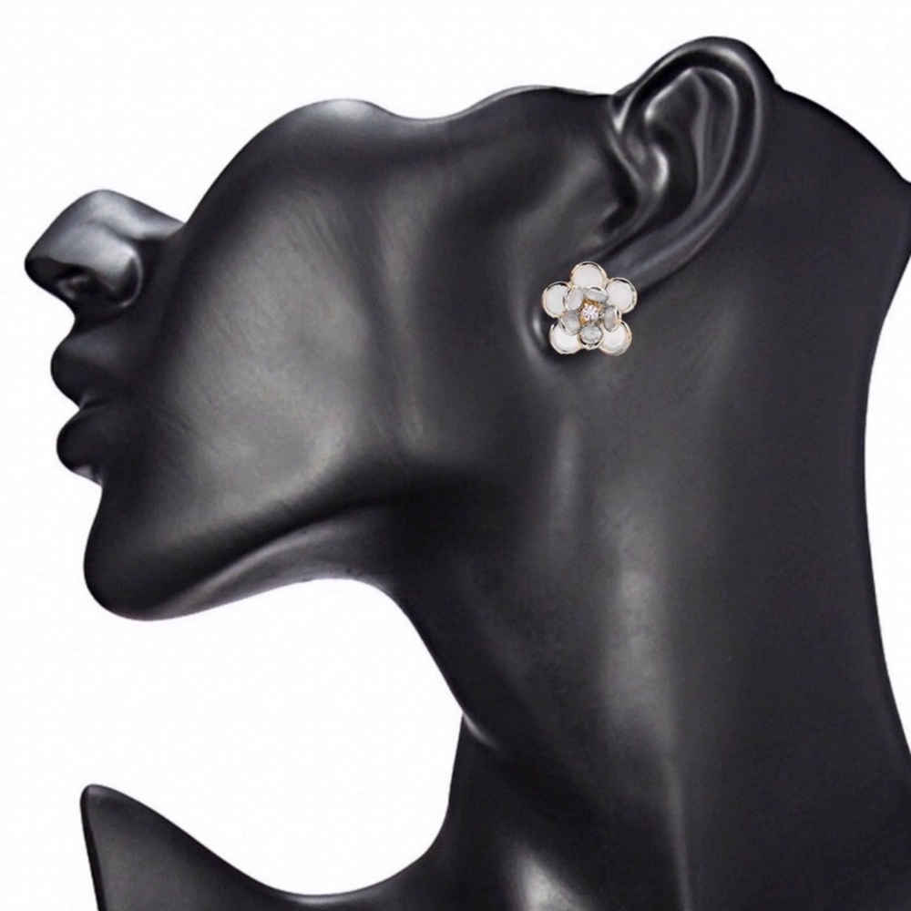 2/$20! Gold/Pale Pink Semi-Opaque Flower Earrings - Picture 5 of 6